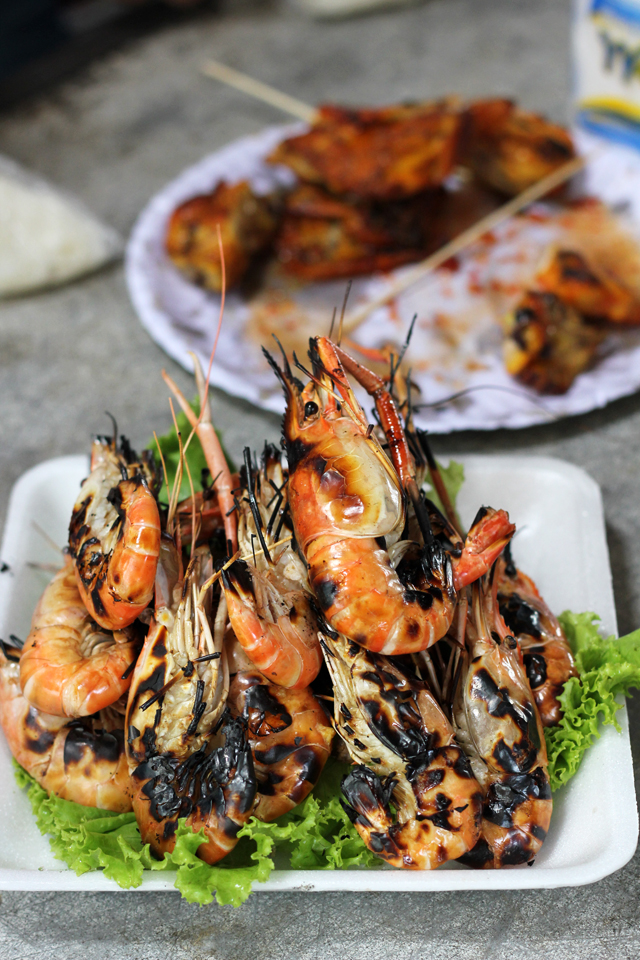 Goong Pao (roasted whole shrimp กุ้งเผา)