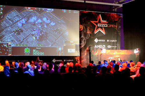 SC2 late afternoon crowd