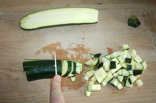 13 - Zucchini würfeln / Dice zucchini