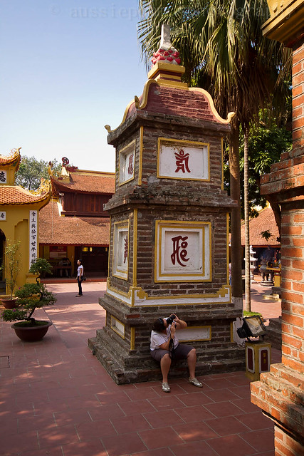 M photgraphing the Pagoda