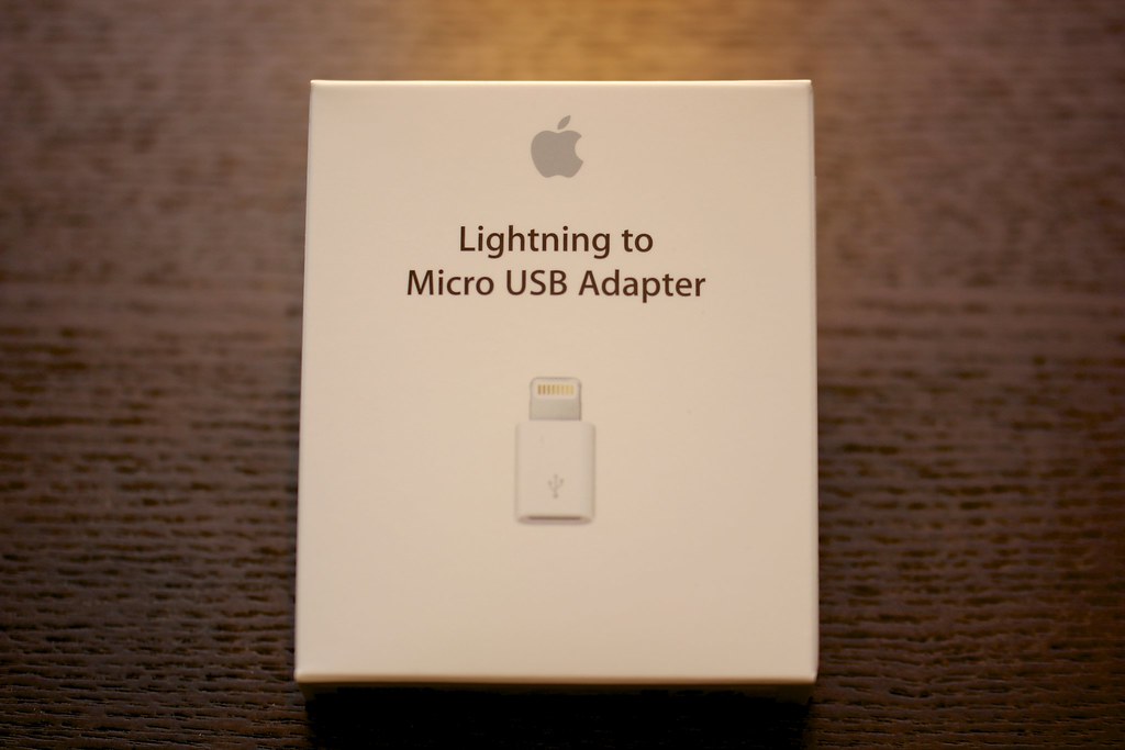 Apple Lightning - Micro USBアダプタ