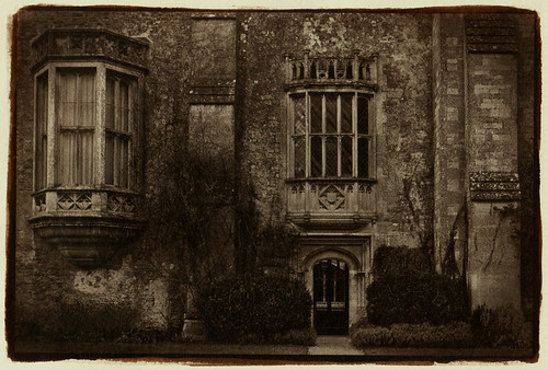 the residence of William Henry Fox Talbot　albumen print/ 鶏卵紙