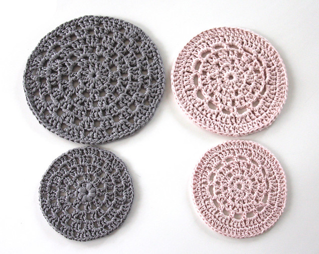 Double vs. single yarn motifs