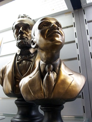 Busts of Abraham Lincoln and Barack Obama in the tourist shop of the Smithsonian National Museum of American History