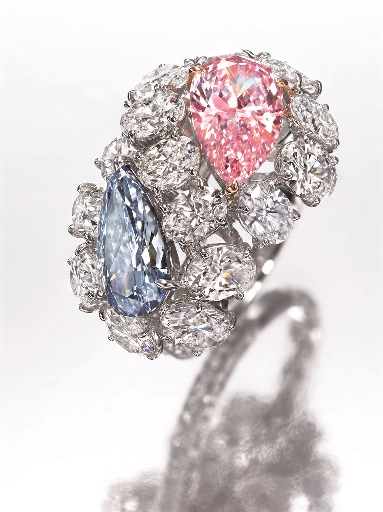 A set of Sapphire and Diamond Jewellery.jpg