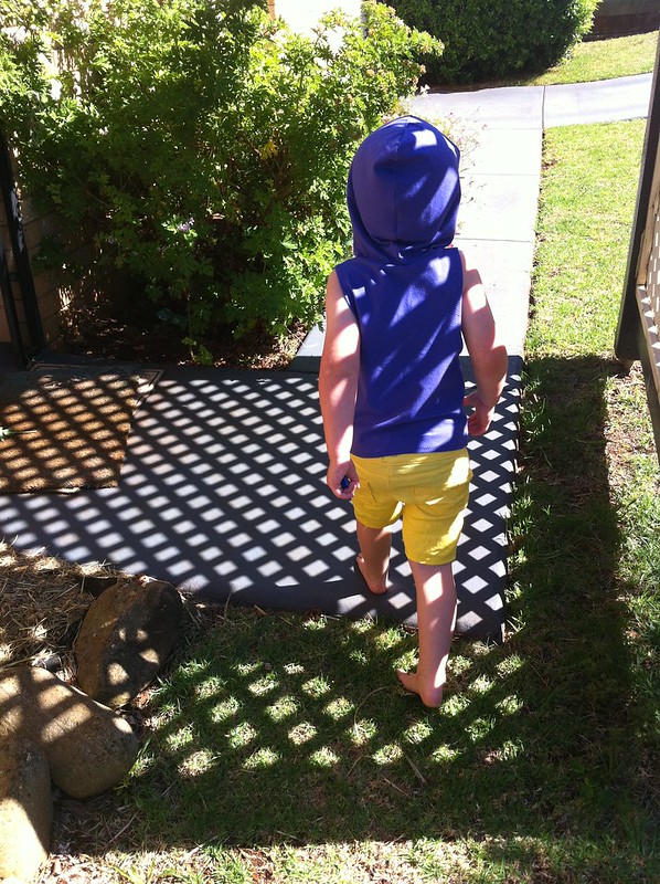 Free Pattern: boys hooded hipster singlet (free pattern in size 3T)  • www.max-california.com