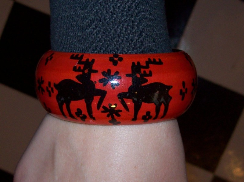 thrifted reindeer bracelet