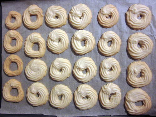 Daring Bakers November: Twelve Days of Cookies