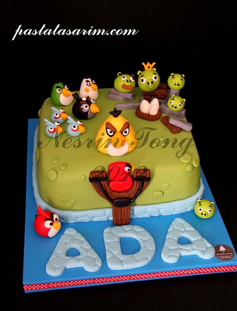 ada angry birds cake. (Medium)