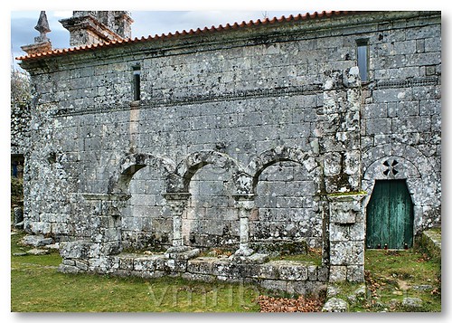 Claustro do Mosteiro de Pitões das júnias by VRfoto