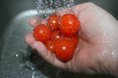 15 - Tomaten waschen / Clean tomatoes