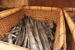 ASCVA的志工們將竹子砍除之後，會將竹子燒製成竹炭、作成竹杯、當建材，或是磨碎成粉鋪在道路上防止雜草生長。