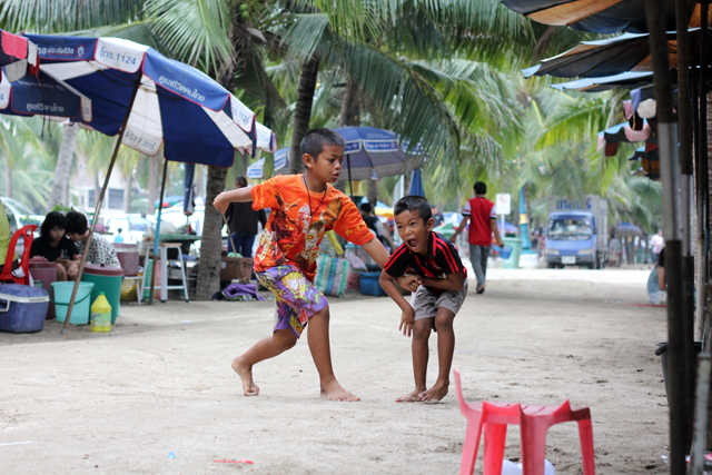 Kids playing at Bang Saen beach