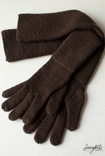 Long knitted gloves