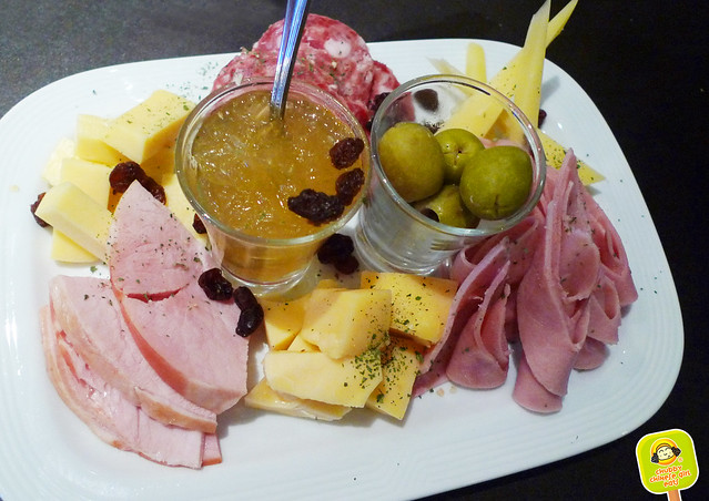 meat and cheese platter at Villa Mansa Wine Hotel