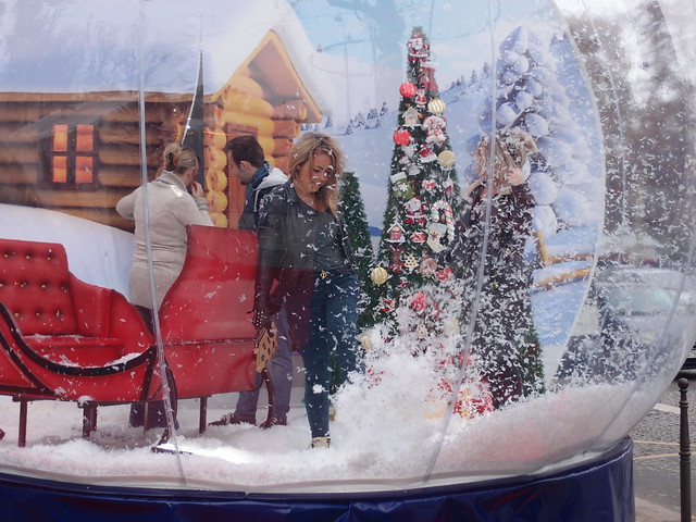 Giant Snow Globe @ Paris