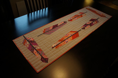 Feather-table-runner-ontable