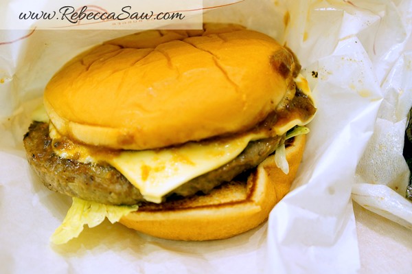 mos burger - premium wagyu burger - rebecca saw blog-003