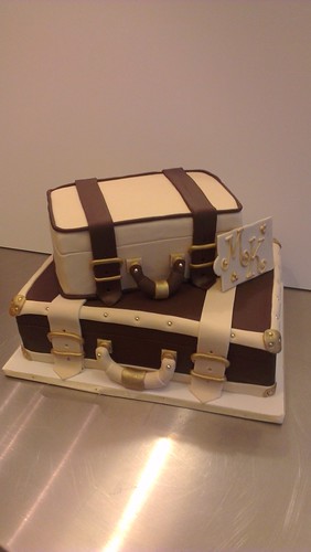 Suitcase Wedding Cake by CAKE Amsterdam - Cakes by ZOBOT