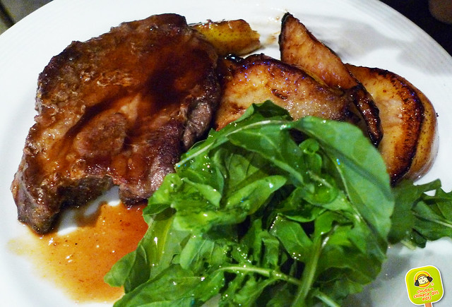 grilled pork chop with pears at Villa Mansa Wine Hotel