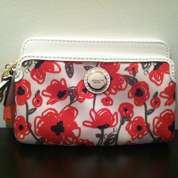Should I keep this random weekend purchase? It's the #Coach #poppy wristlet for spring.  #whatjessbought #recentfinds #shopping #instapic #igers #igdaily #instadaily #iphonesia #photooftheday #picoftheday #potd