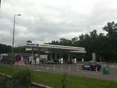 carrefour gas station