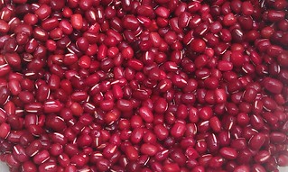 紅豆生南國，鮮紅欲滴素為國人喜愛的食補。（攝影：游藝）