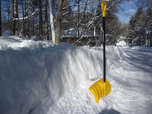 除雪車が積み上げた雪の高さは90cm。。 by Poran111