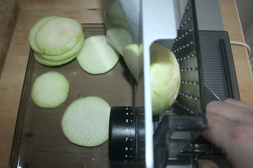 13 - Kohlrabi in Scheiben schneiden / Cut kohlrabi in slices
