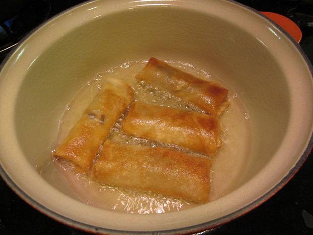 Frying Egg Roll with Le Creuset