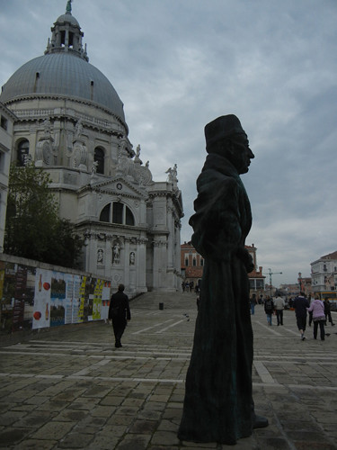 DSCN2734 _ Vater Staat by Thomas Schütte, 2010, in front of Basilica Salute, Venezia