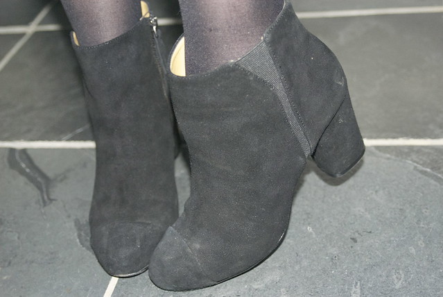 Nine-West-black-suede-ankle-boots-on-the-money