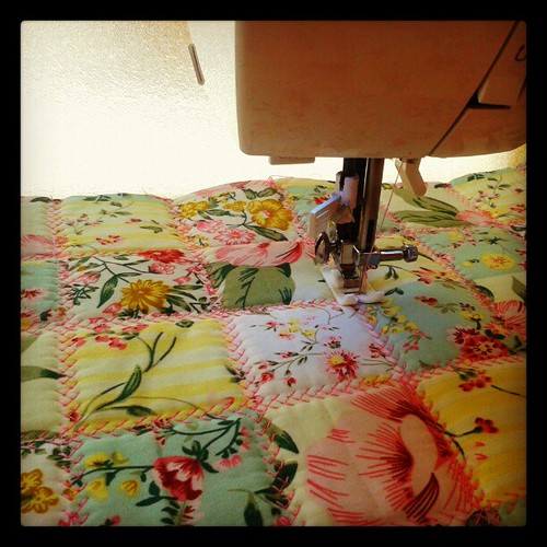 Brincando de quiltar!  #quilt #sew # tecido #patchwork #ateliê by miudezas_miudezas