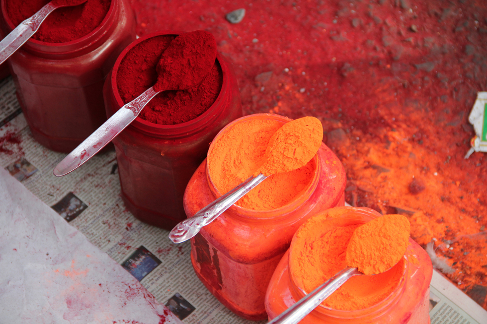 Colors outside Kalighat Temple