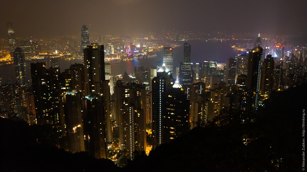 Вид на ночной Гонконг с пика Виктория