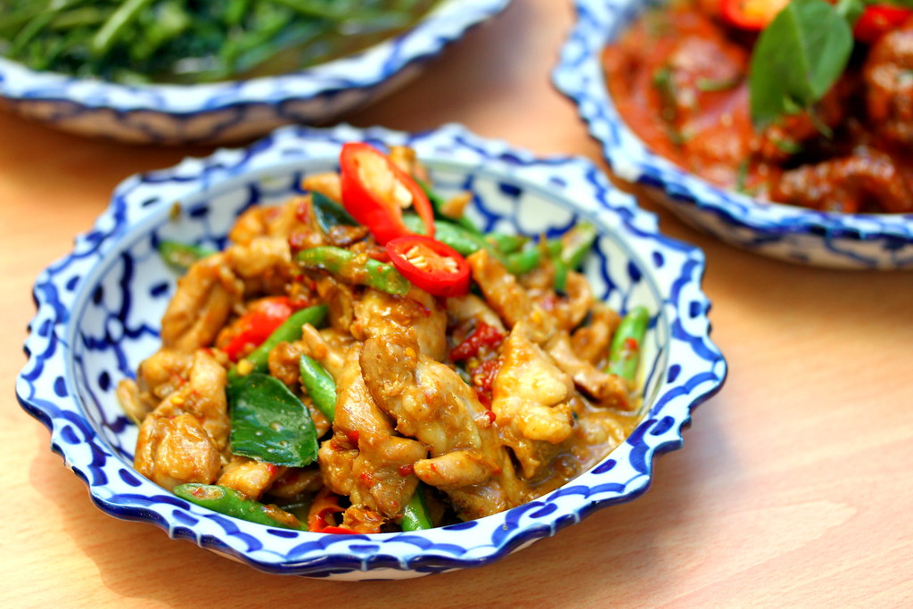 Soi Thai Kitchen: Thai Yellow Ginger Chicken