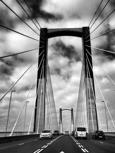 Sobre el puente by Carlos_JG