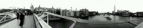 A Panoramic view on the Millennium (Wobbly) Bridge by eLnOf
