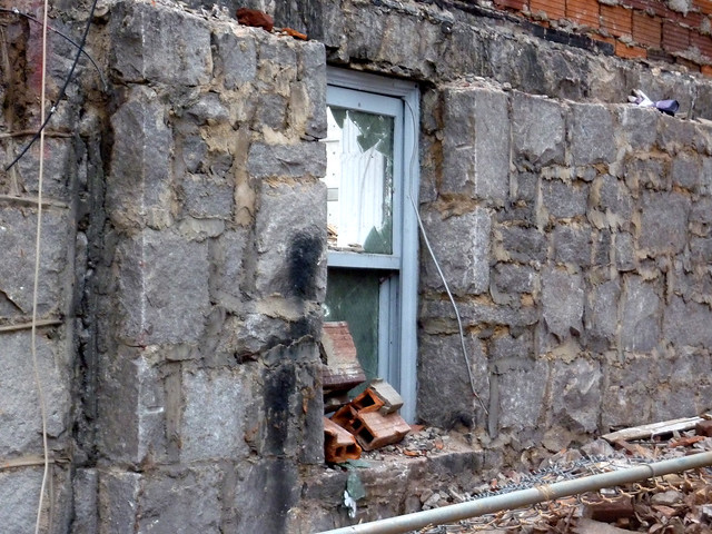 P1140944-2012-12-28-Demolition-109-Seventh-Atlanta-Neel-Reid-1923-J-A-McCord-Apartment-West-Ground-Floor-small-window-granite-Sill