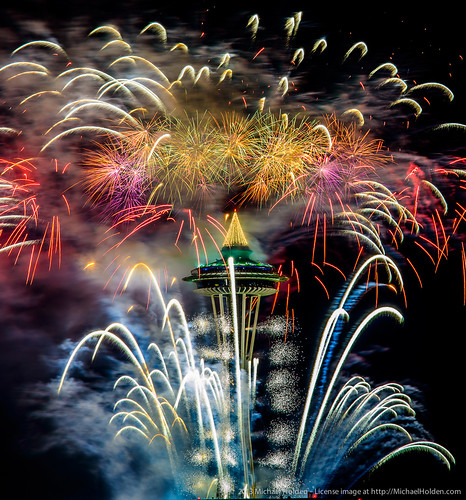 New Years 2013: Space Needle Fireworks in Seattle