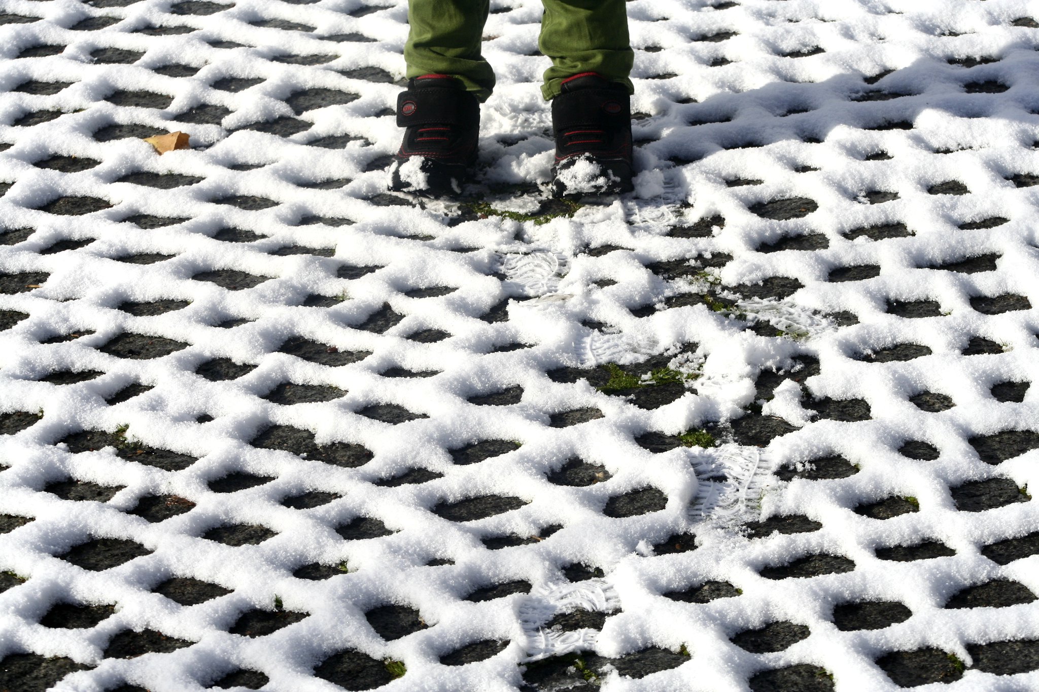 Snow around Istanbul cobbles