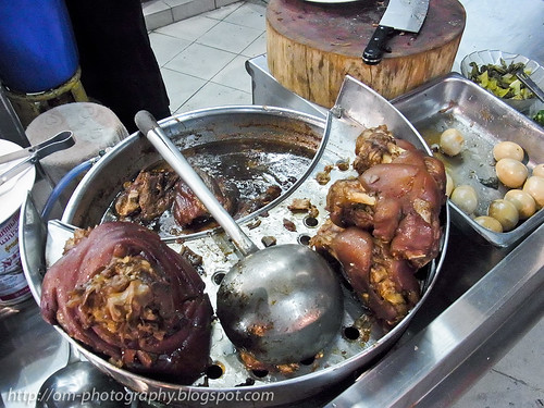 Hatyai Thai style pig trotter rice , sri sinar food court  R0020836 copy