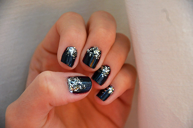sparkly_nails