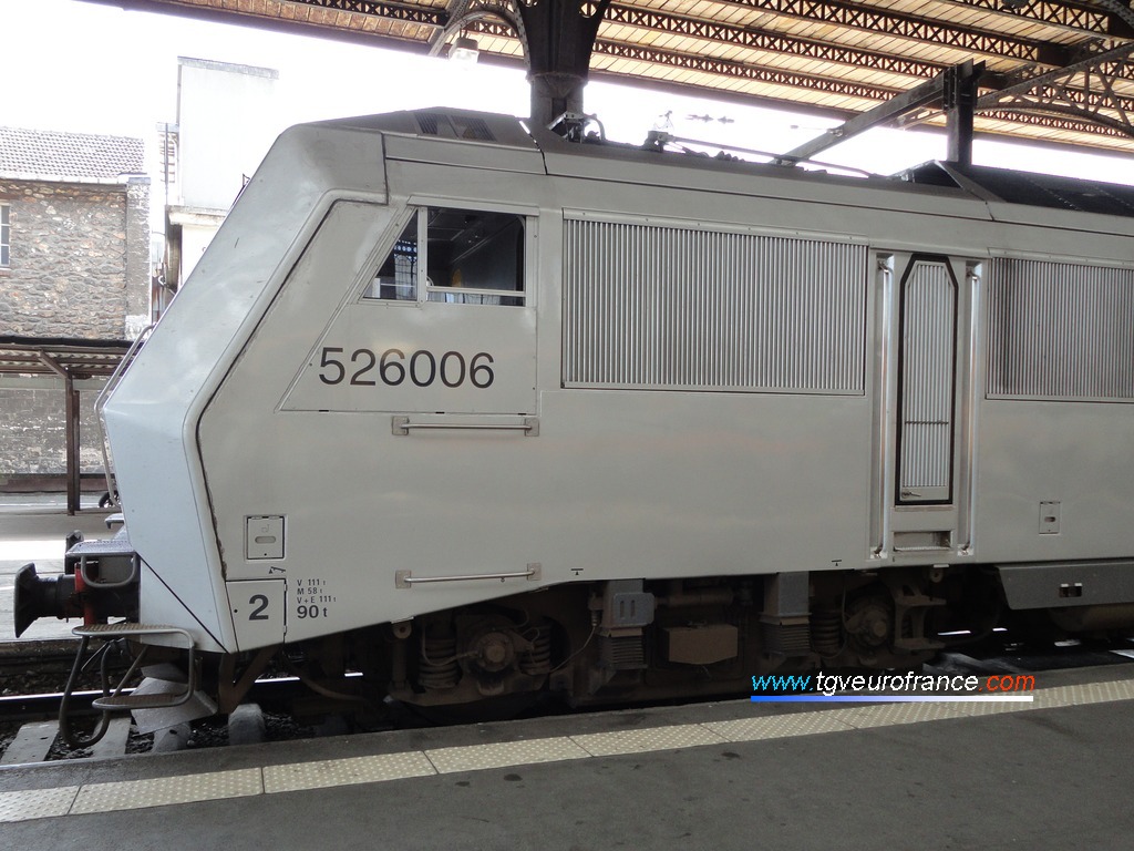 Vue de la cabine paire d'une locomotive électrique BB26000 Alstom synchrone bi-courant