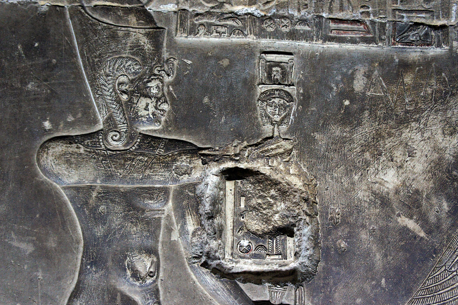 Барельефы секретной комнаты храма Хатхор, Дендера
