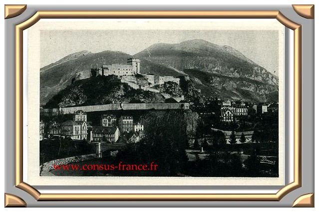 LOURDES Le Château - Fort et Vue d'ensemble du Pic du Jer -70-150