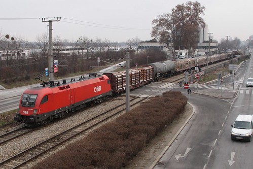 ÖBB Class 1116 'EuroSprinter' electric locomotive 1116 029 on a short freight train in Vienna