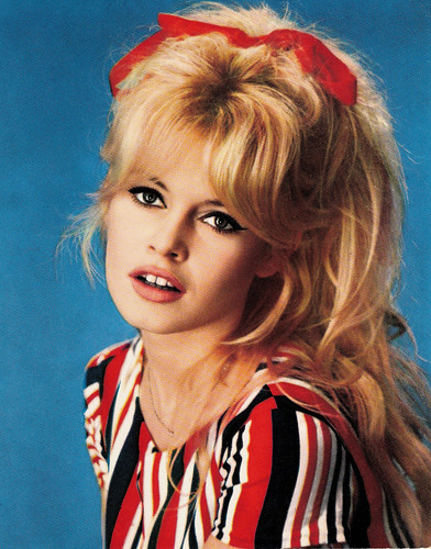Brigitte Bardot’s heavy fringe accentuates her eyes.