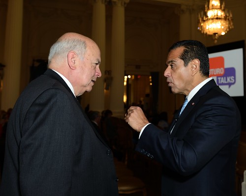 Secretario General conversa con Alcalde Villaraigosa de Los Angeles
