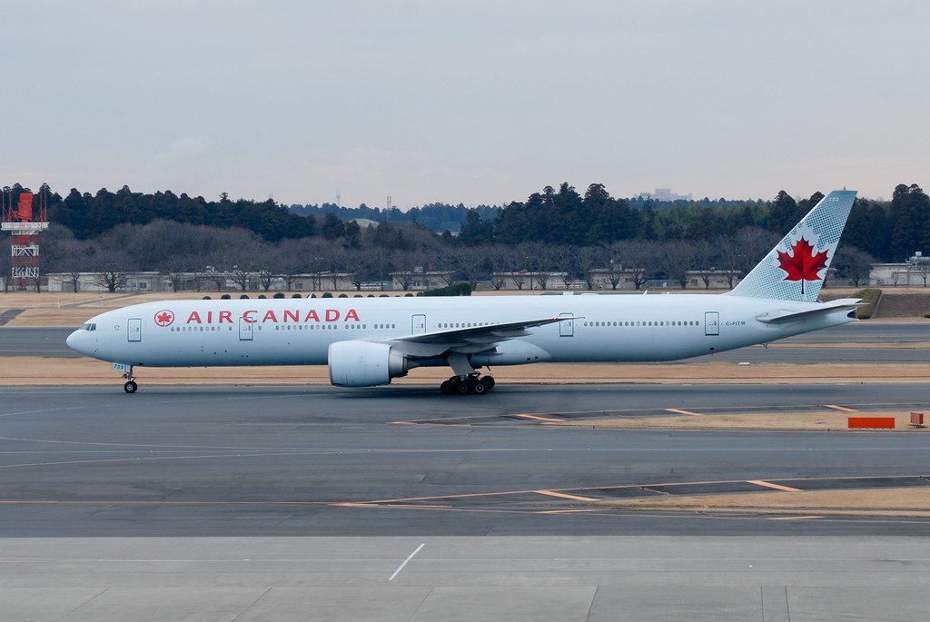 Air Canada Boeing 777-333 ER C-FITW (msn 35298)